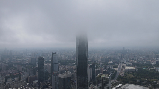 云雾中的城市视频