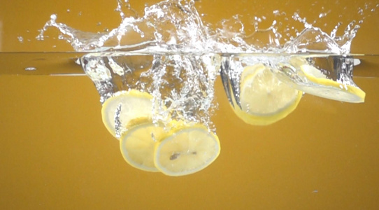 柠檬片入水1000帧升格视频视频