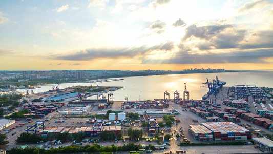 海南省海口市海口港集装箱码头城市日出朝霞火烧云延时摄影视频