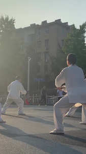 实拍广场打太极退休生活太极拳视频