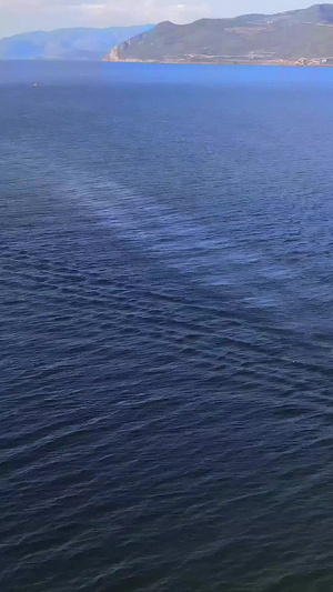 航拍洱海上的游船21秒视频