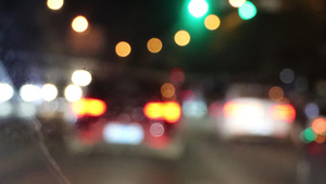 4K城市夜晚车流霓虹灯汽车灯晕实拍32秒视频