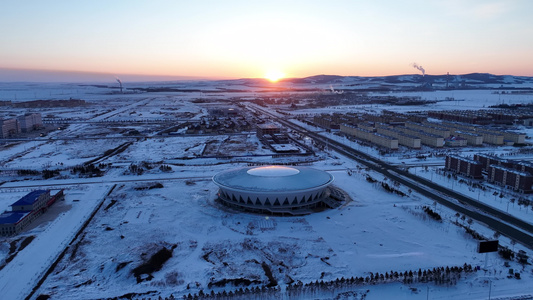 北方冬季体育场馆雪景视频