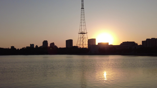 湖面夕阳晚霞日落倒影实拍视频