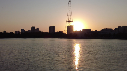 湖面夕阳晚霞日落倒影实拍视频