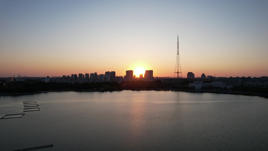 湖面夕阳晚霞日落倒影实拍视频