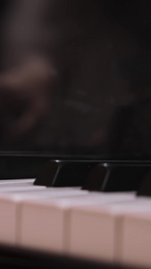 弹钢琴手部细节特写素质教育视频
