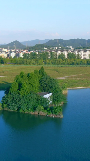 航拍夏日杭州湘湖旅游景区风景一角20秒视频