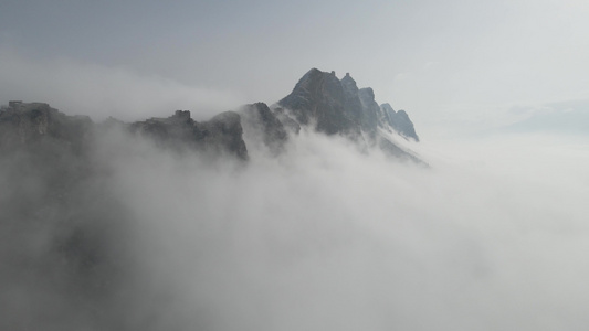 震撼中国长城雪景云海缭绕古老险峻的明长城视频