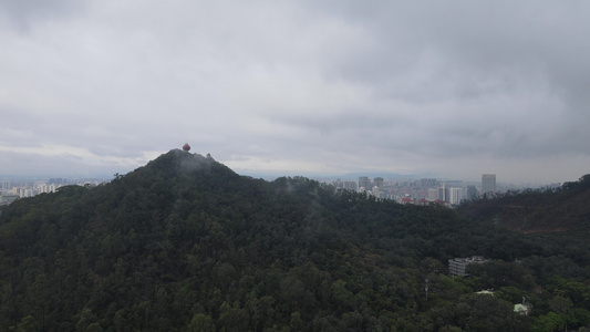 云雾缭绕的山地视频