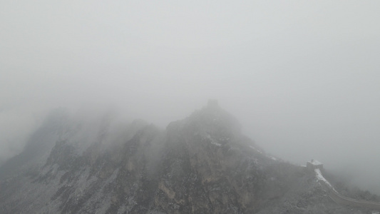 震撼中国长城雪景云海缭绕古老险峻的明长城视频