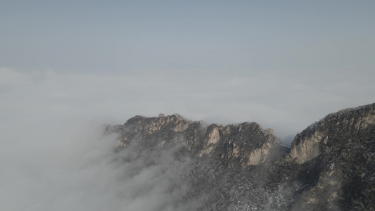 震撼中国长城雪景云海缭绕古老险峻的明长城视频