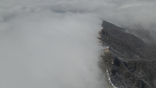 震撼中国长城雪景云海缭绕古老险峻的明长城视频