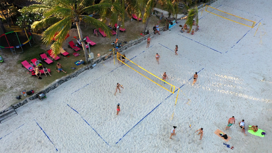 泰国帕岸岛上打沙滩排球视频