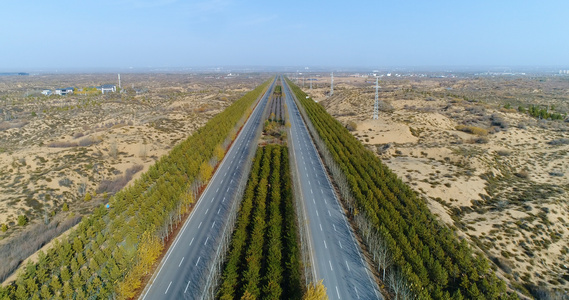 沙漠绿化道路航拍视频