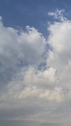 暴雨前的蓝天白云变化天转阴15秒视频