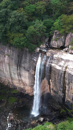 5A洛阳白云山九龙大峡谷景观区会龙瀑布航拍视频旅游景区49秒视频