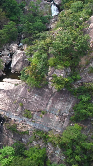 5A洛阳白云山九龙大峡谷景观区会龙瀑布航拍视频旅游目的地49秒视频