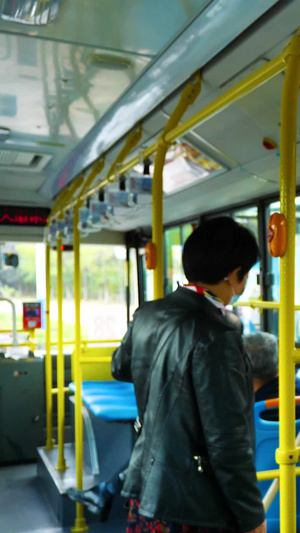 升格公交车上【该视频无肖像权，请勿商用】乘坐公交车201秒视频