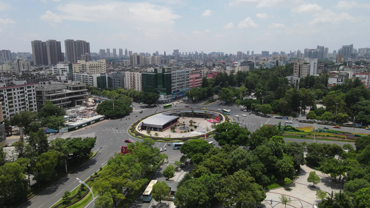 江西赣州南门广场城市交通航拍视频