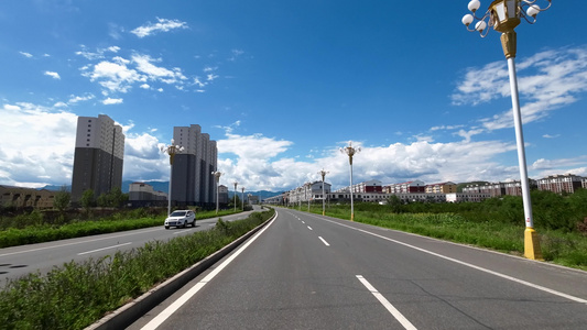 实拍开车沿途风景  开车视角 行车风景视频