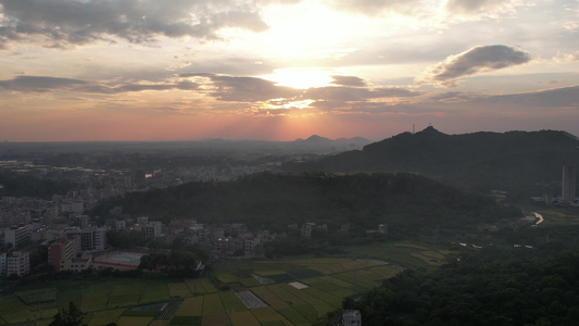 夕阳下的乡村视频