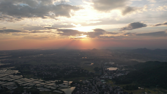 夕阳下的乡村视频