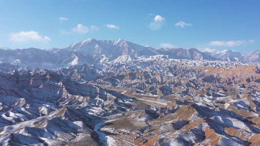 清晨雪山沟壑视频