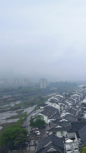 宁波溪口古镇清晨雨雾航拍环绕古色古香视频