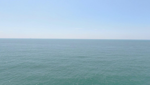 4K航拍蓝色大海海岸线22秒视频