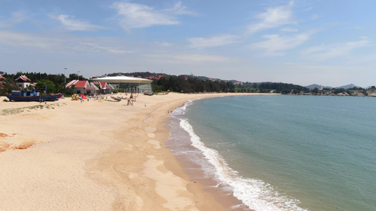 航拍海边沙滩[海滨浴场]视频