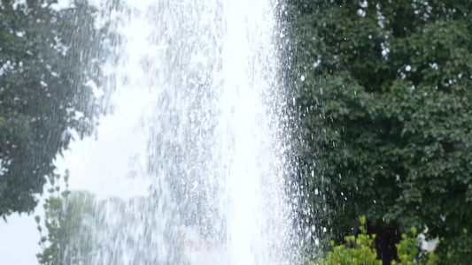 城市喷泉流水实拍视频