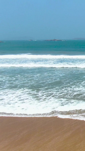 航拍夏季海岛沙滩海浪视频大自然视频