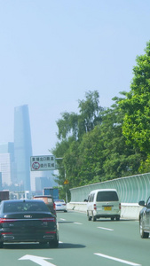 实拍城市高速公路上车内视角广州塔视频