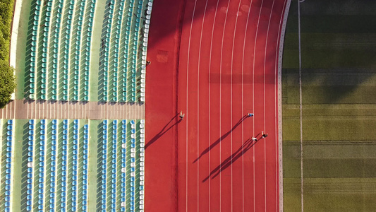 航拍衡阳市平湖公园足球场跑道跑步的人视频