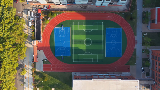 航拍城市中学校园彩色足球场4k素材视频