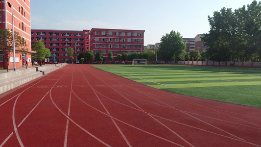 学校操场低空航拍视频