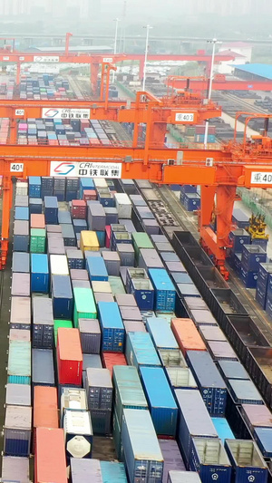 航拍重庆物流运输中心物流起重机运作视频素材集装箱27秒视频