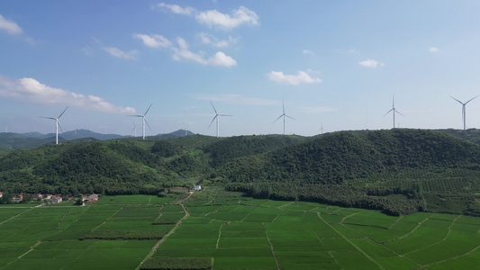 航拍高山风力发电能源视频