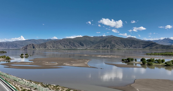 航拍西藏山南公路沿线风光视频