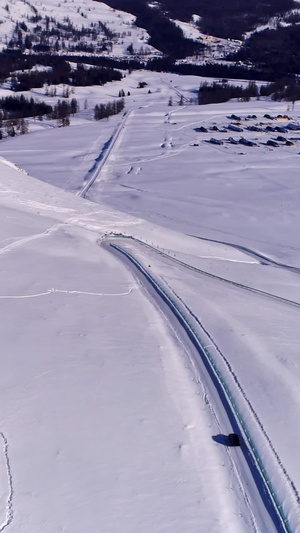 天山雪山脚下的公路阿尔泰地区21秒视频