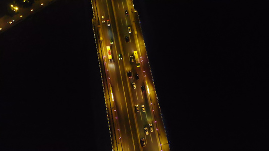 夜晚车流经过广州猎德大桥视频