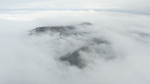4K航拍云雾环绕的山谷合集59秒视频
