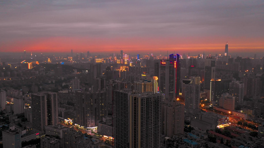 晚霞之下的武汉城区视频