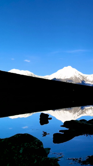 川西秘境冷嘎措贡嘎雪山和倒影自然风光延时素材蜀山之王30秒视频