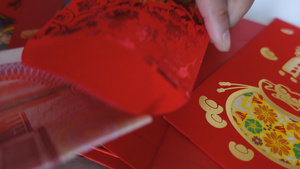 节日传统民俗把钱装入红包压岁钱祝福4k素材26秒视频