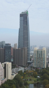航拍城市在建最高写字楼建筑素材最高建筑视频