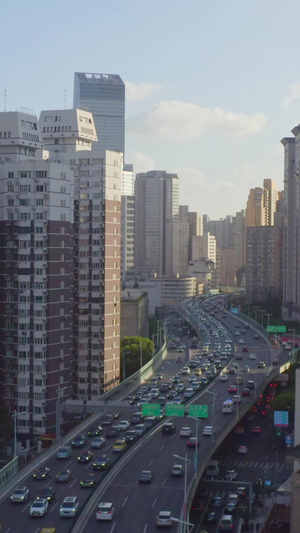 上海静安区延安高架路高架桥车流航拍商务楼20秒视频