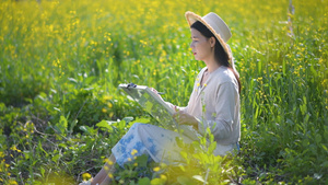  4K油菜花海里的少女25秒视频