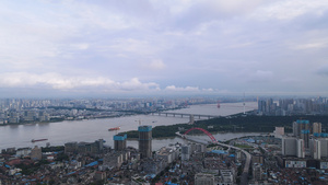 航拍风光城市碧空如洗蓝天白云下的长江江景桥梁城市风景素材49秒视频